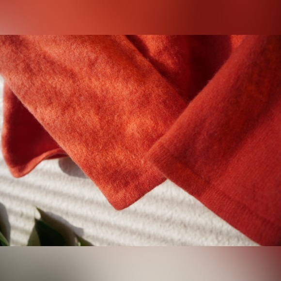 Cropped cashmere sweater - Picture 2 of 2